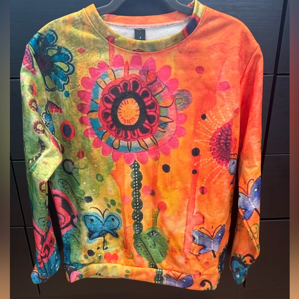 Colorful flower-power Pullover